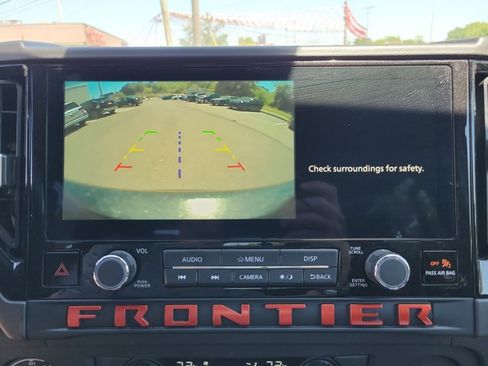 Used 2025 Nissan Frontier PRO-4X AWD/4WD image 15