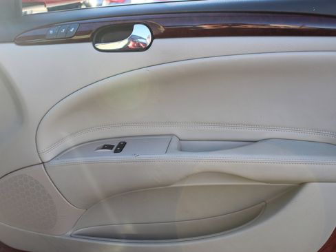 Used 2007 Buick Lucerne CXL image 28