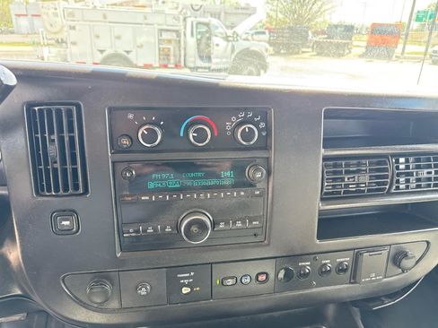 Used 2018 Chevrolet Express 2500 w/ Driver Convenience Package image 14