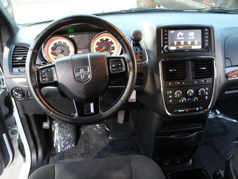 Used 2019 Dodge Grand Caravan SE FWD image 13
