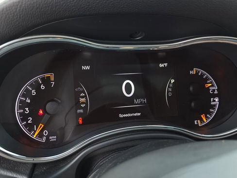 Used 2019 Jeep Grand Cherokee Limited w/ Luxury Group II image 19