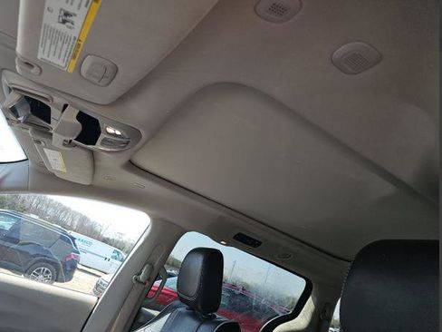 Used 2022 Chrysler Pacifica Limited image 7