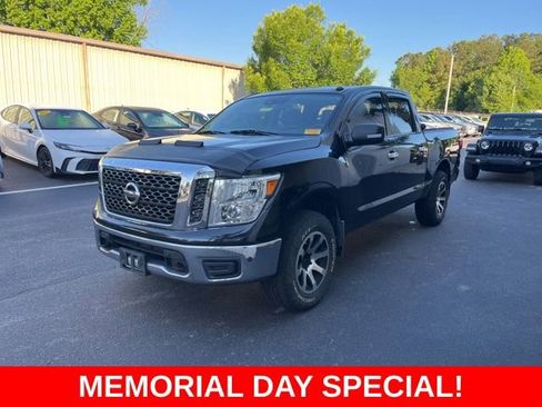 Used 2018 Nissan Titan SV w/ SV Convenience Package AWD/4WD image 32