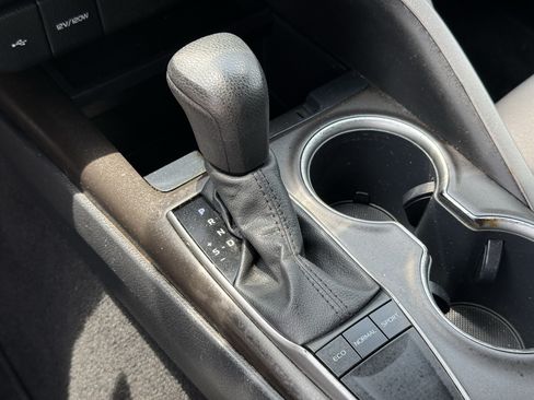 Used 2022 Toyota Camry LE FWD image 23