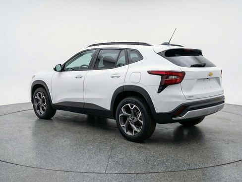 Used 2025 Chevrolet Trax LT image 6