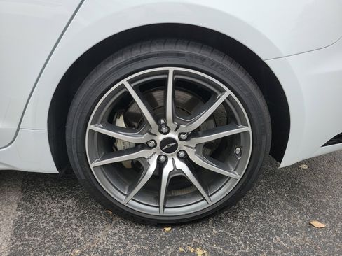 Used 2025 Genesis G70 2.5T image 28