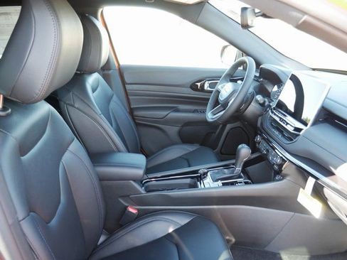 New 2026 Jeep Compass Limited image 18