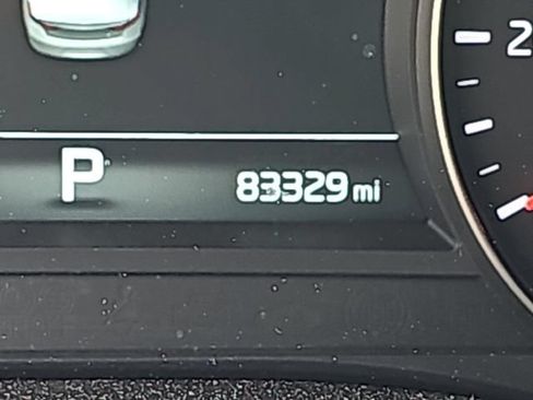 Used 2017 Kia Cadenza Limited FWD image 21