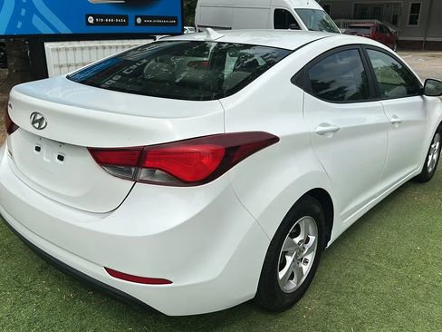 Used 2014 Hyundai Elantra SE FWD image 7