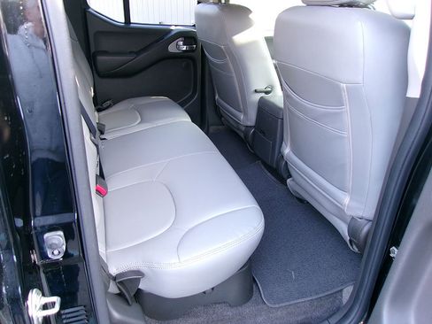 Used 2018 Nissan Frontier PRO-4X image 10