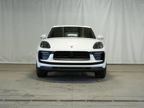 Certified 2025 Porsche Macan AWD/4WD image 10