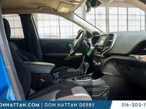 Used 2018 Jeep Cherokee Latitude w/ Altitude Package FWD image 21