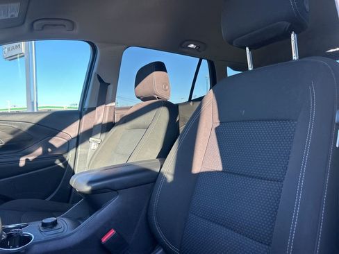 Used 2024 GMC Terrain SLE image 4