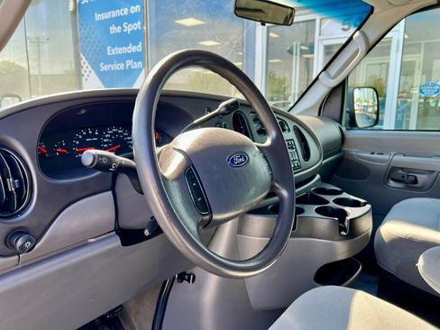 Used 2008 Ford E-350 and Econoline 350 XLT RWD image 12