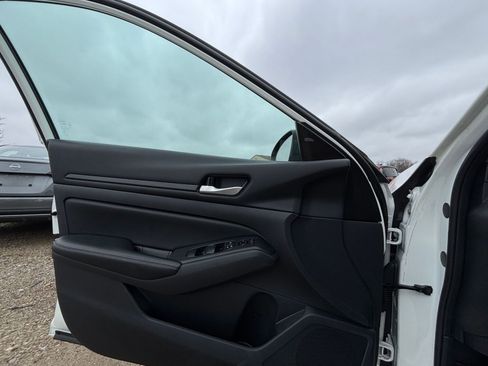 Used 2025 Nissan Altima 2.5 SV image 18