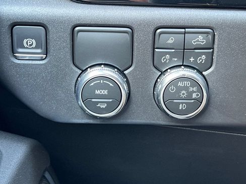 Used 2026 GMC Sierra 1500 SLT RWD image 36
