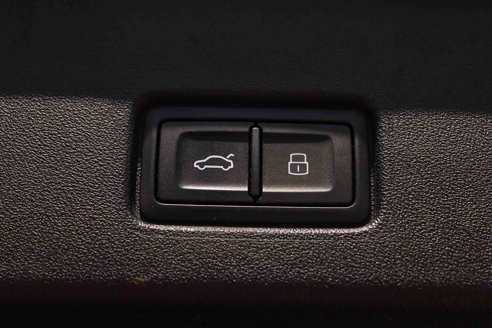 Used 2023 Audi Q4 e-tron Premium w/ Convenience Package RWD image 38