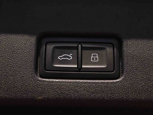 Used 2023 Audi Q4 e-tron Premium w/ Convenience Package RWD image 38