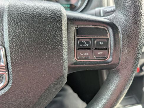 Used 2013 Dodge Avenger SE FWD image 18