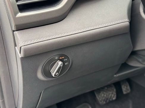 New 2026 Volkswagen Taos SE image 29