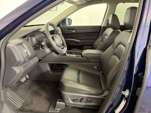 Certified 2025 Nissan Pathfinder SL w/ SL Premium Package image 6