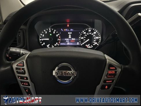Used 2022 Nissan Titan SV image 18
