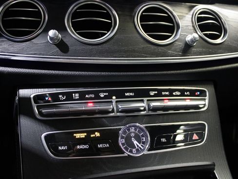 Used 2018 Mercedes-Benz E 300 image 35