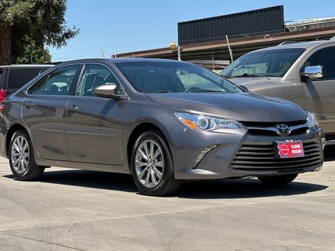 Used 2017 Toyota Camry XLE w/ Moonroof Package FWD image 10