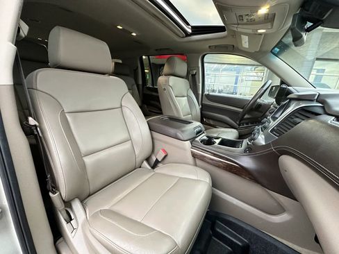 Used 2017 Chevrolet Suburban LT image 23