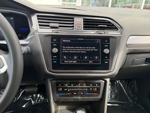 Used 2022 Volkswagen Tiguan SE AWD/4WD image 19