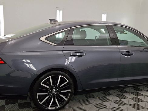 Used 2023 Honda Accord Touring image 4