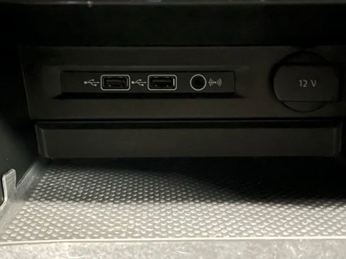 Used 2018 Volkswagen Tiguan SE w/ Panoramic Sunroof Package image 11