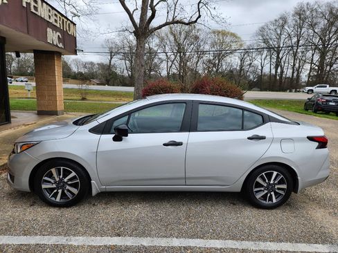 Used 2023 Nissan Versa S w/ S Plus Package FWD image 6