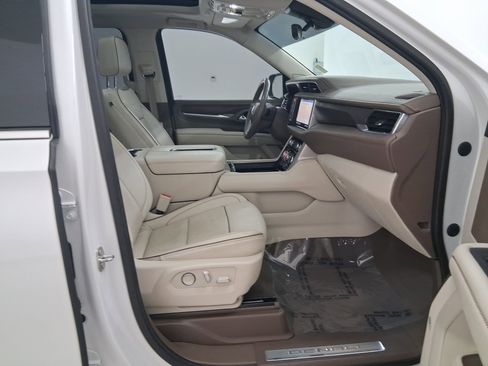 Used 2021 GMC Yukon XL Denali w/ Denali Premium Package image 37
