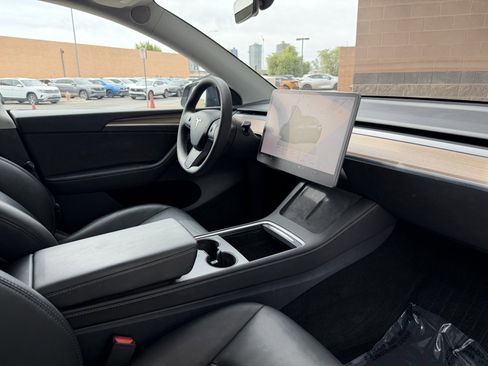 Used 2025 Tesla Model Y Long Range RWD image 43