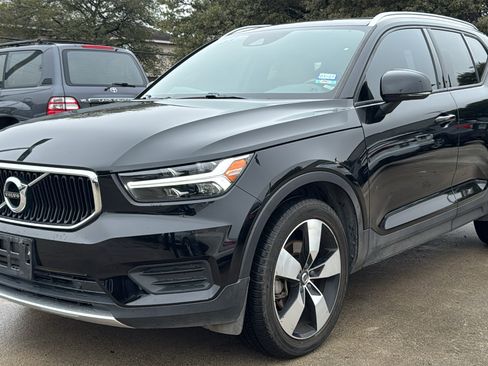 Used 2020 Volvo XC40 T5 Momentum w/ Protection Package Premier image 3