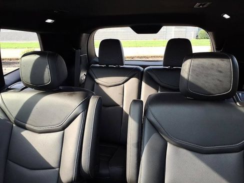 Used 2025 Cadillac XT6 Premium Luxury AWD/4WD image 19