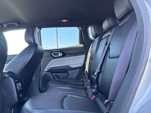 Used 2025 Jeep Compass Limited image 27