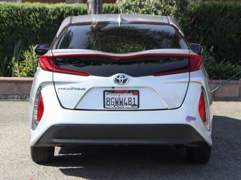 Used 2018 Toyota Prius Prime Premium w/ Carpet Mat Package FWD image 7