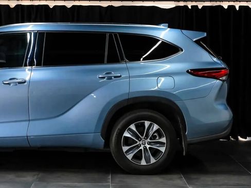 Used 2021 Toyota Highlander XLE FWD image 18
