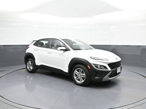 Certified 2023 Hyundai Kona SE w/ Cargo Package AWD/4WD image 4
