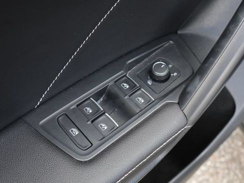 Certified 2023 Volkswagen Tiguan SE FWD image 12
