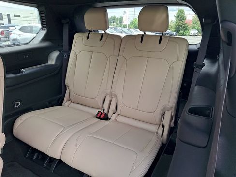 Used 2023 Jeep Grand Cherokee L Limited AWD/4WD image 13