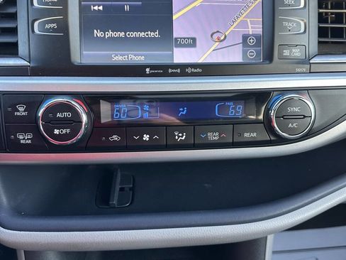 Used 2017 Toyota Highlander XLE image 14