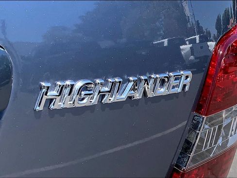 Used 2005 Toyota Highlander 4WD V6 w/ Preferred Pkg image 9