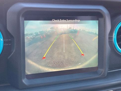 Used 2022 Jeep Wrangler Unlimited Sahara AWD/4WD image 24