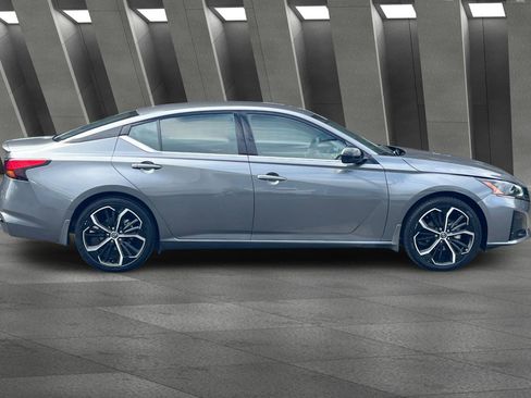 Used 2023 Nissan Altima 2.5 SR image 3