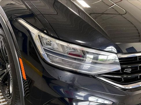 Certified 2023 Volkswagen Tiguan SE R-Line AWD/4WD image 33