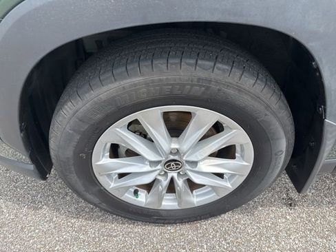 Used 2024 Toyota Corolla Cross LE FWD image 12