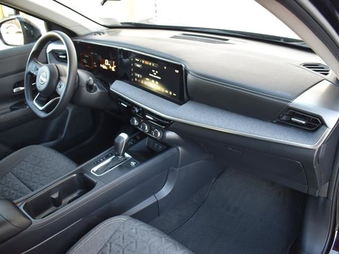 Certified 2025 Nissan Kicks SV image 43